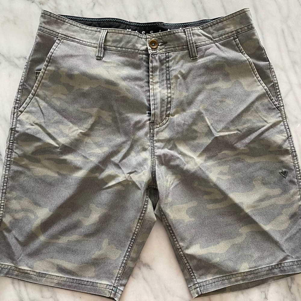 Vissla Distressed Camo Short size 32